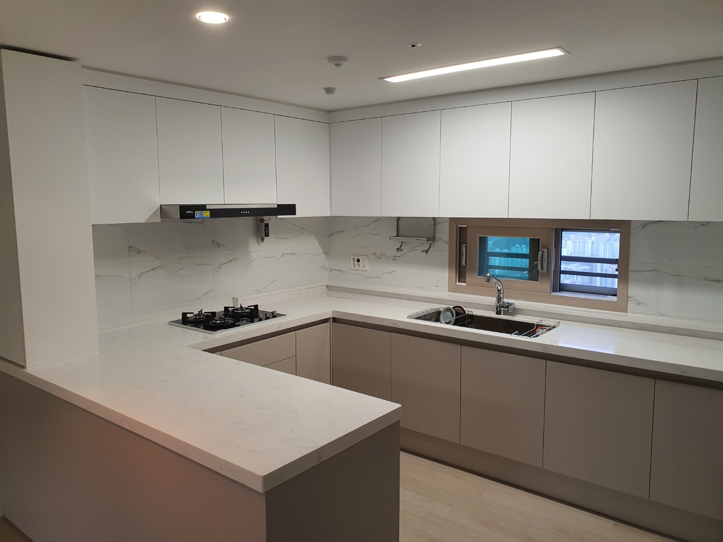 5237_copy_5249_2950055133_2kpdiXcD_05f4ad297a79588ff66f5d30f80440203d2bbed2.jpg 이미지크게보기