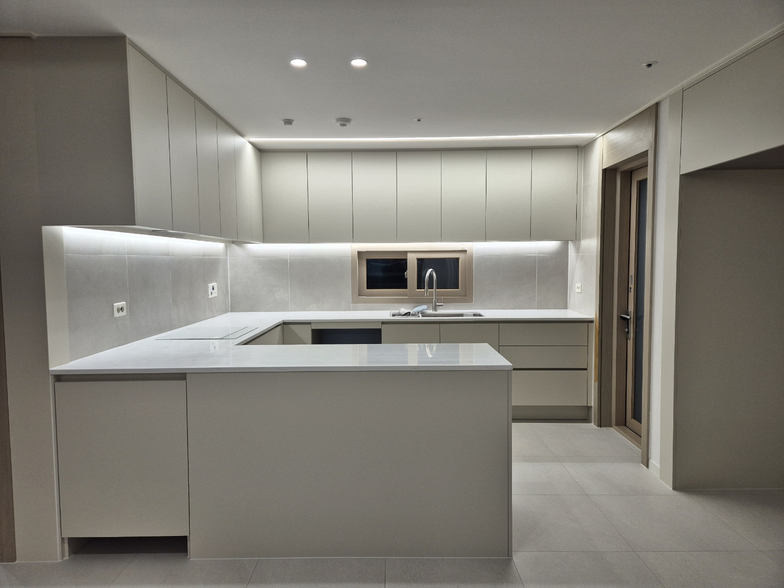 /user/0/01083728003/editor/2501/7b02e9da8d5264bf8bc0b4786acdca4f_1738168955_9469.jpg 이미지크게보기