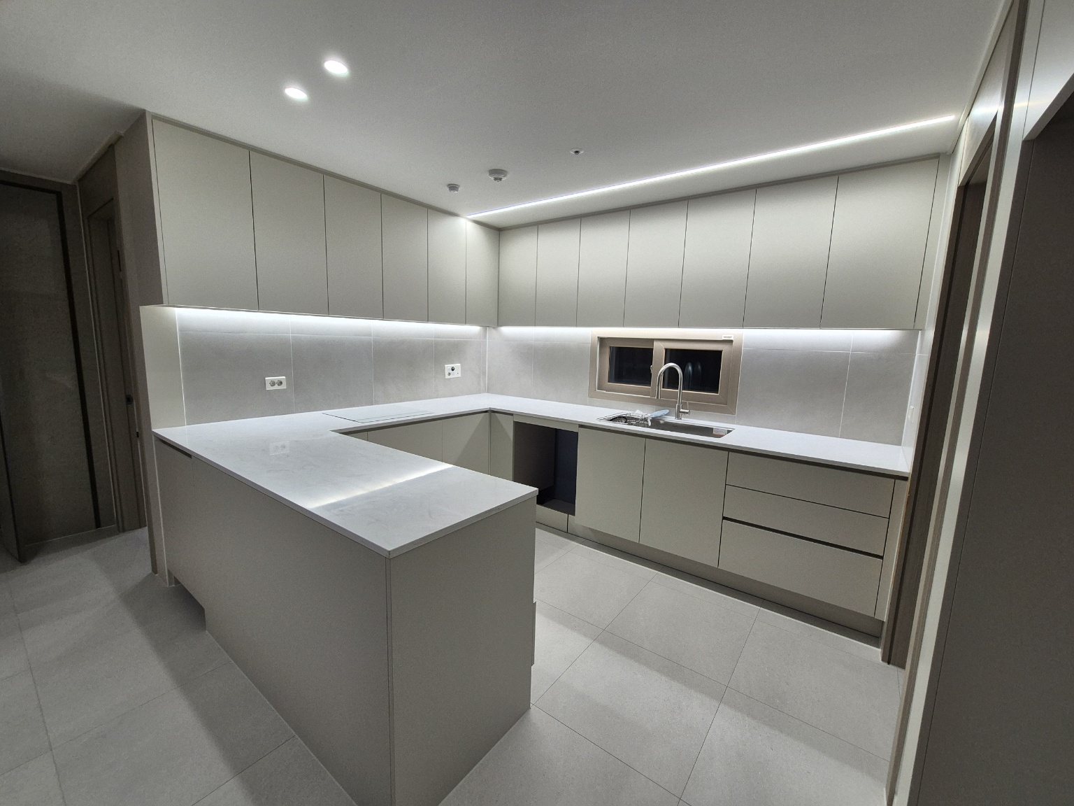 /user/0/01083728003/editor/2501/7b02e9da8d5264bf8bc0b4786acdca4f_1738168956_483.jpg 이미지크게보기